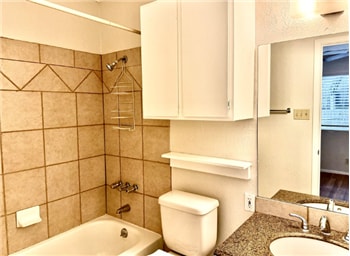 property at 9901 Hundred Oaks Cir