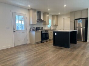 2060 N Center St in Mesa, AZ - Building Photo - Building Photo