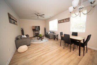 585 River Gdns Dr in Atlanta, GA - Building Photo - Building Photo