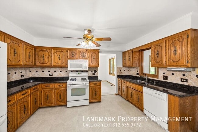 14518 S Golden Oak Dr in Lockport, IL - Building Photo - Building Photo