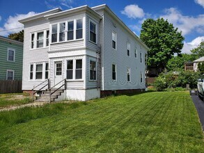 84 Cumberland Ave, Unit 1st Floor in Lewiston, ME - Foto de edificio - Building Photo