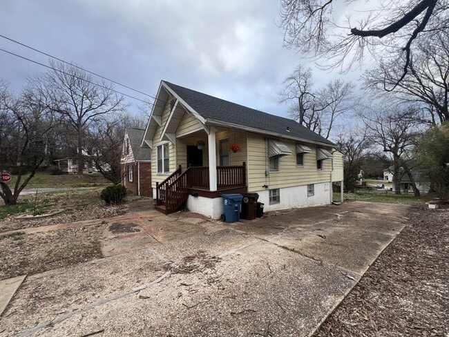 406 Tiffin Ave in Ferguson, MO - Building Photo - Building Photo