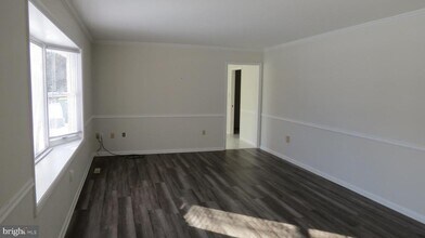 1043 W Areba Ave in Hershey, PA - Building Photo - Building Photo