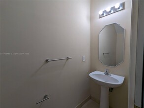 8212 SW 29th St in Miramar, FL - Foto de edificio - Building Photo