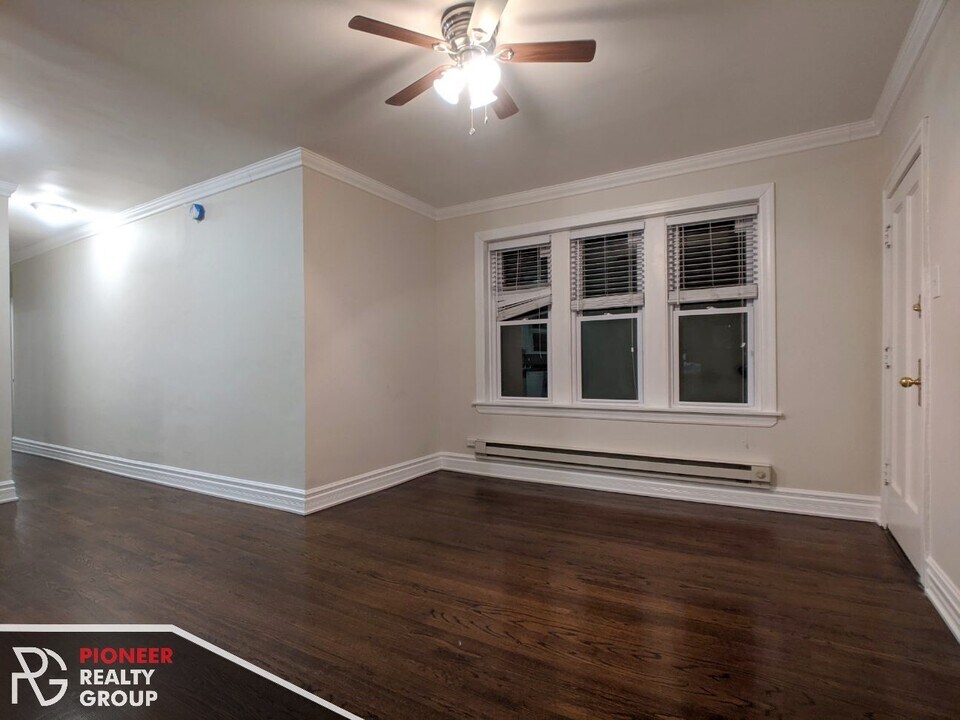 3814 N Greenview Ave, Unit 3817.5 #2E in Chicago, IL - Building Photo