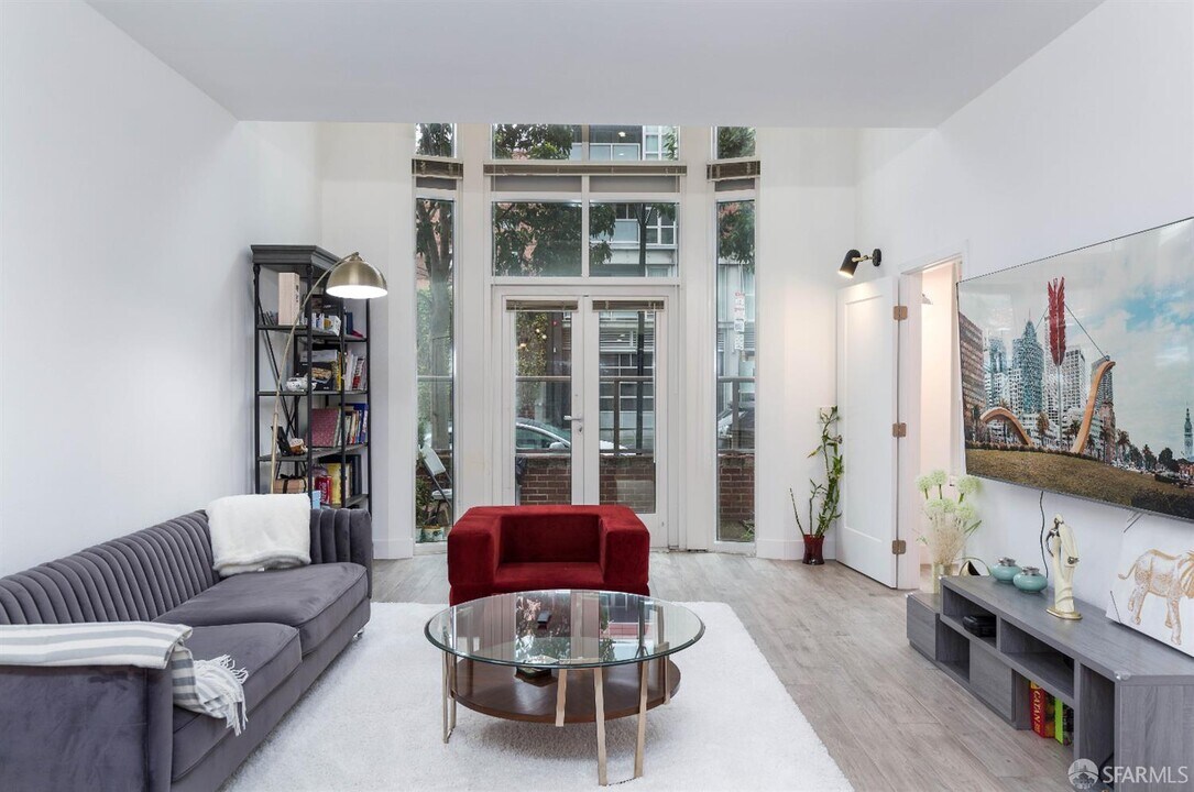 88 King St in San Francisco, CA - Building Photo