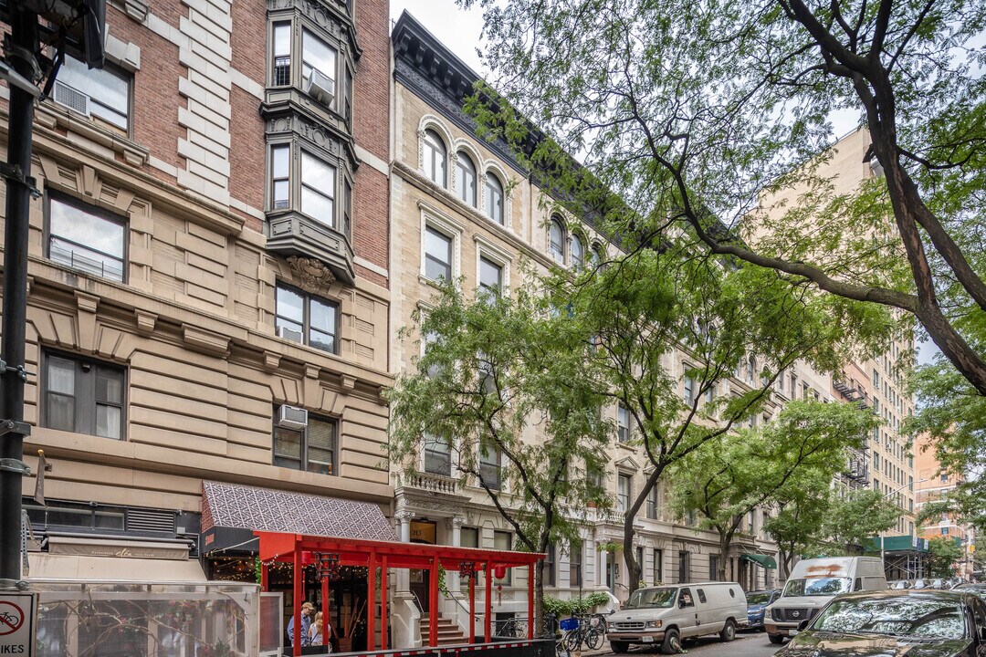 213 W 85th St in New York, NY - Foto de edificio