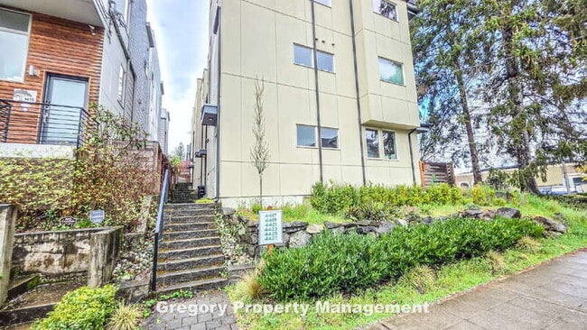4425 Meridian Ave N in Seattle, WA - Building Photo - Building Photo