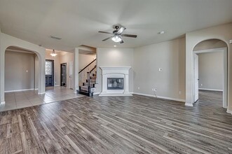 438 Brookdale Dr in Midlothian, TX - Foto de edificio - Building Photo