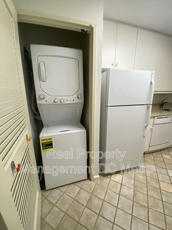2555 Pennsylvania Avenue NW in Washington, DC - Building Photo - Building Photo