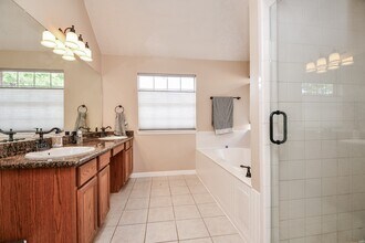 8323 Lake Crystal Dr in Houston, TX - Building Photo - Building Photo