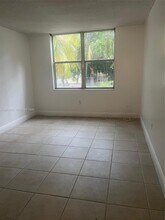 1800 Sans Souci Blvd, Unit 218 in North Miami, FL - Foto de edificio - Building Photo