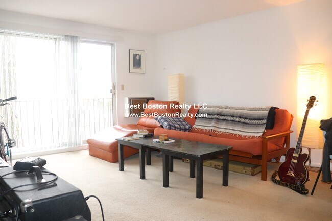 41 Belmont St, Unit 33 in Somerville, MA - Building Photo - Building Photo