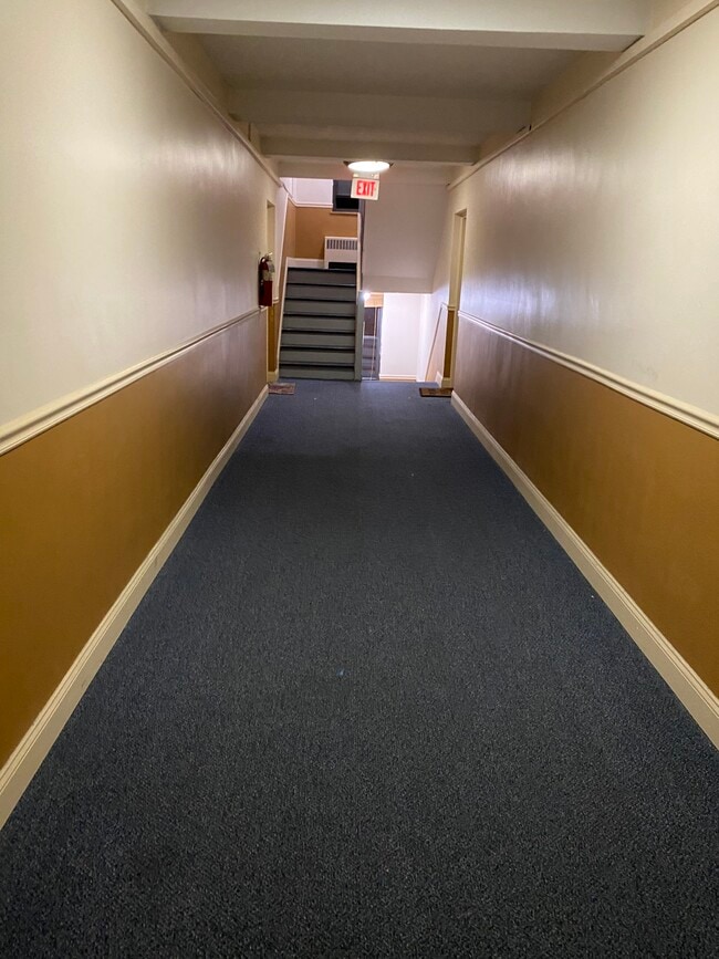 38 E Curtis St, Unit 4 in Linden, NJ - Foto de edificio - Building Photo