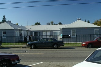 Puget Ridge Condominiums in Seattle, WA - Building Photo - Building Photo