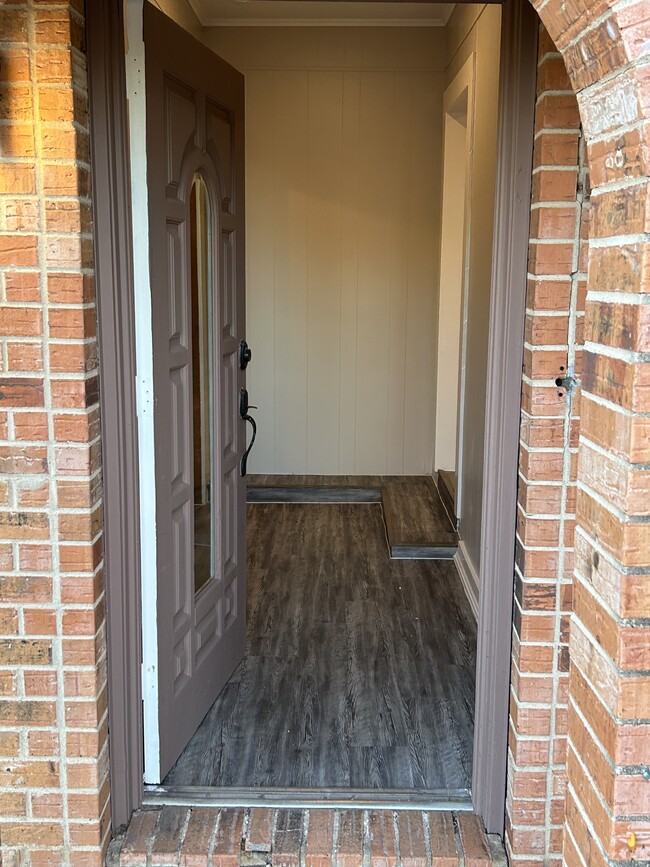 314 S Tesch St in Bellville, TX - Foto de edificio - Building Photo