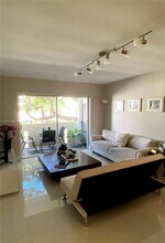 300 Galen Dr in Key Biscayne, FL - Building Photo - Building Photo