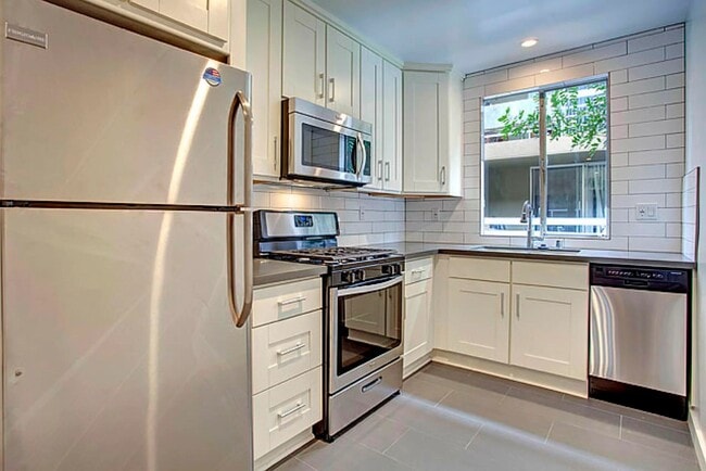 1623 N Formosa Ave in Los Angeles, CA - Building Photo - Building Photo