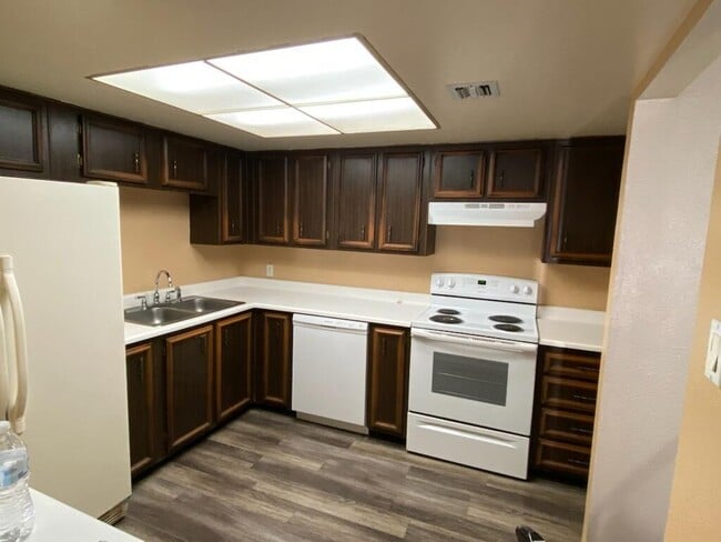 937 Country Club Dr SE in Rio Rancho, NM - Building Photo - Building Photo