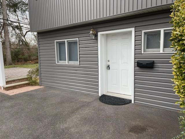 20 McNulty St in Dix Hills, NY - Building Photo