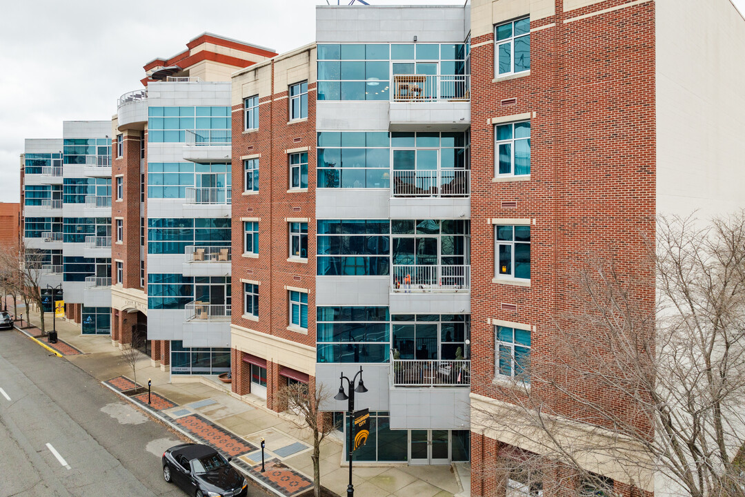 Fleur De Lis in Louisville, KY - Building Photo