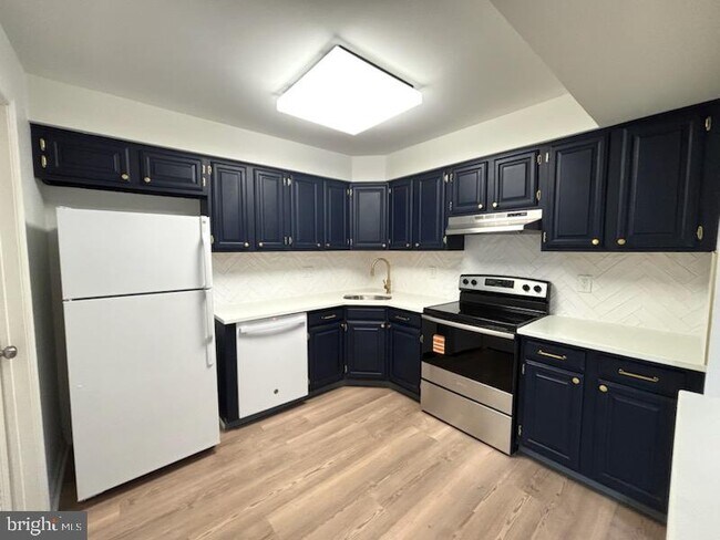 5 Neville Ct in Washington Township, NJ - Building Photo - Building Photo