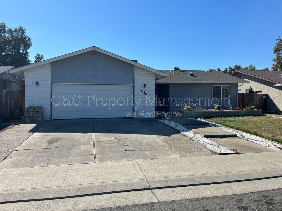 1130 Aberdeen Ave in Stockton, CA - Building Photo