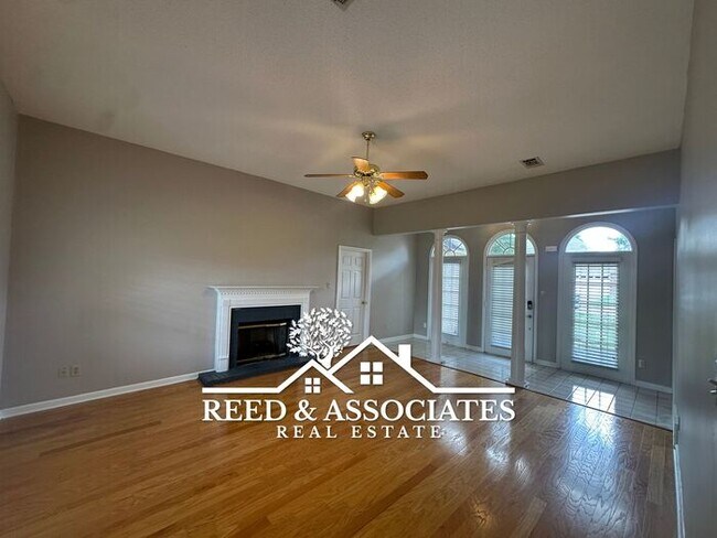 8271 Floral Springs Dr in Cordova, TN - Building Photo - Building Photo