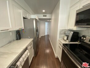 5805 Oak Bend Ln-Unit -210 in Oak Park, CA - Building Photo - Building Photo