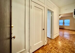 Carlton Apartments in Milwaukee, WI - Building Photo - Building Photo