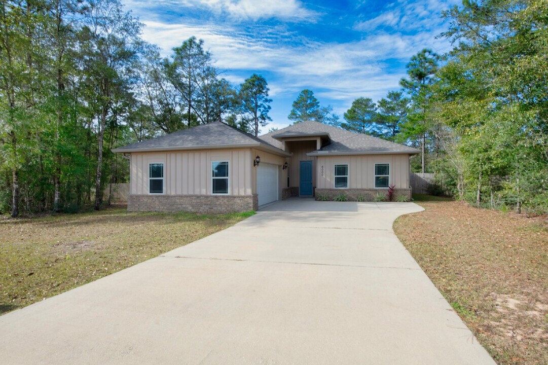 6000 Fiori Dr in Crestview, FL - Foto de edificio