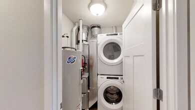 700 Cedar Bluffs Dr in Slinger, WI - Building Photo - Building Photo