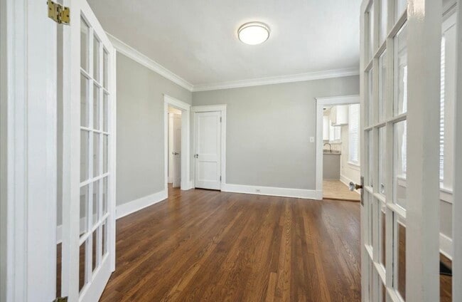 687 N McLean Blvd in Memphis, TN - Foto de edificio - Building Photo