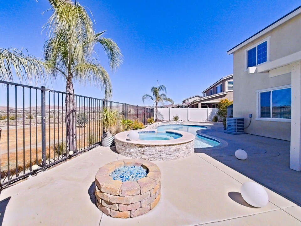 29234 St Andrews in Lake Elsinore, CA - Building Photo