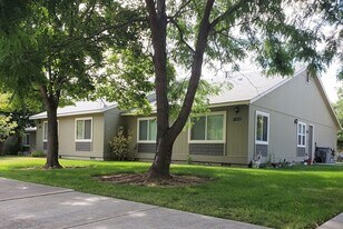 2041 5th St N in Nampa, ID - Building Photo