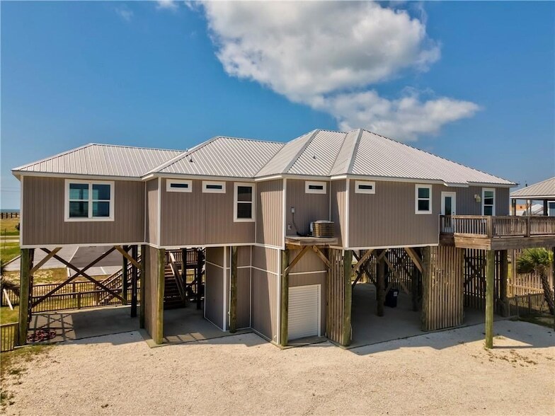 1913 Cadillac Ave in Dauphin Island, AL - Foto de edificio