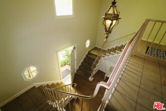 9066 Shoreham Dr in West Hollywood, CA - Foto de edificio - Building Photo