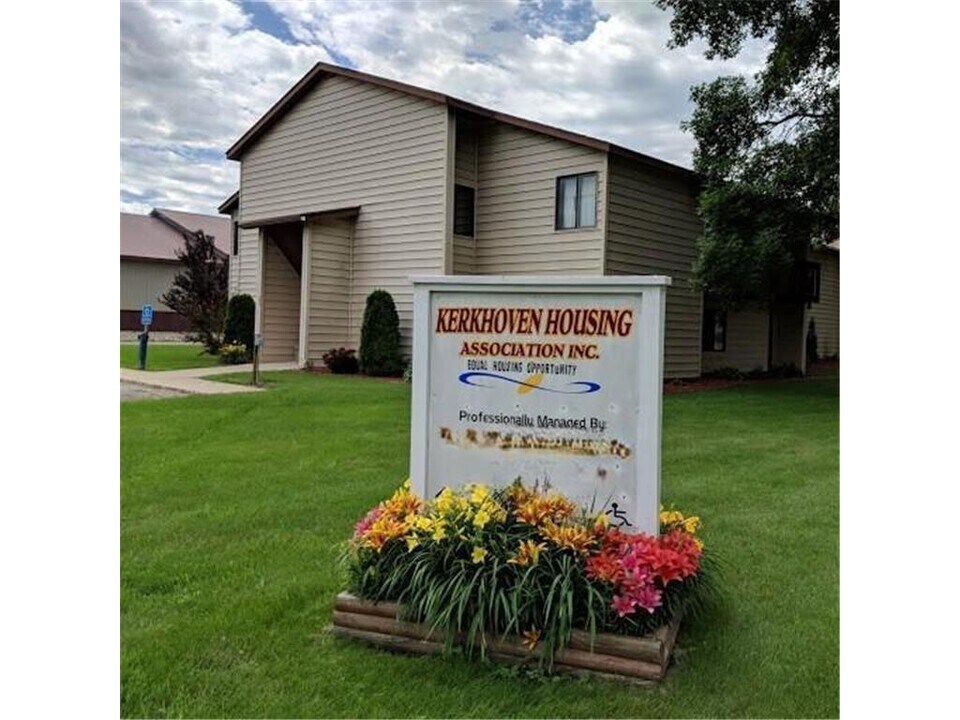 203 N 13th St in Sunburg, MN - Building Photo