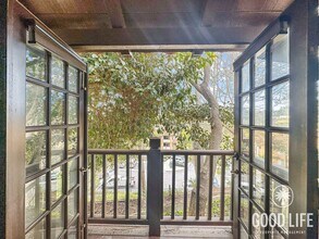 8608 Villa La Jolla Dr in San Diego, CA - Building Photo - Building Photo