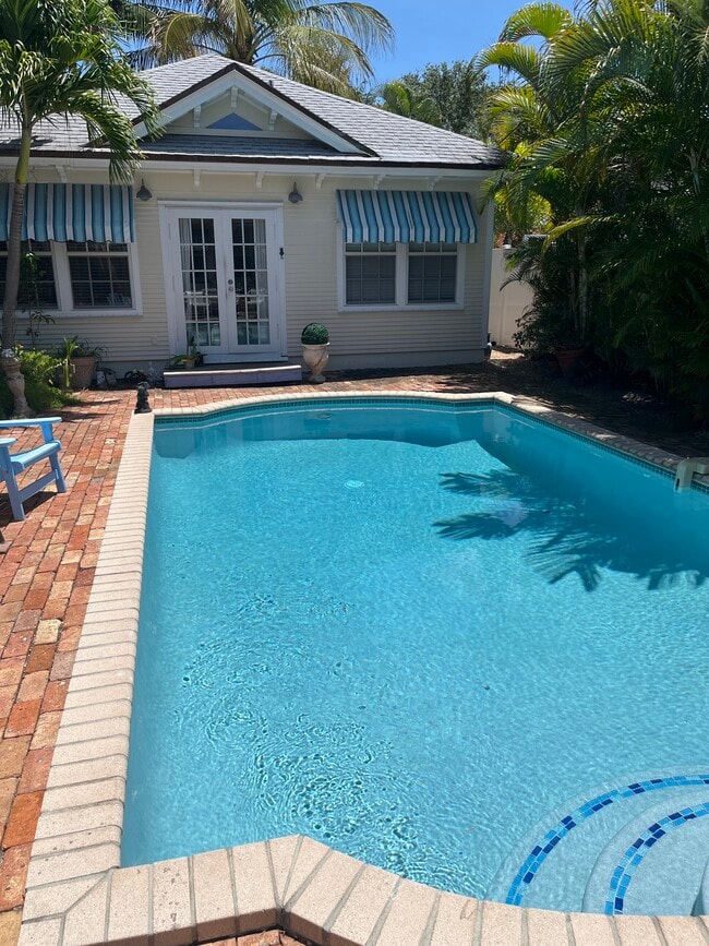 525 N Lakeside Dr in Lake Worth, FL - Building Photo - Building Photo