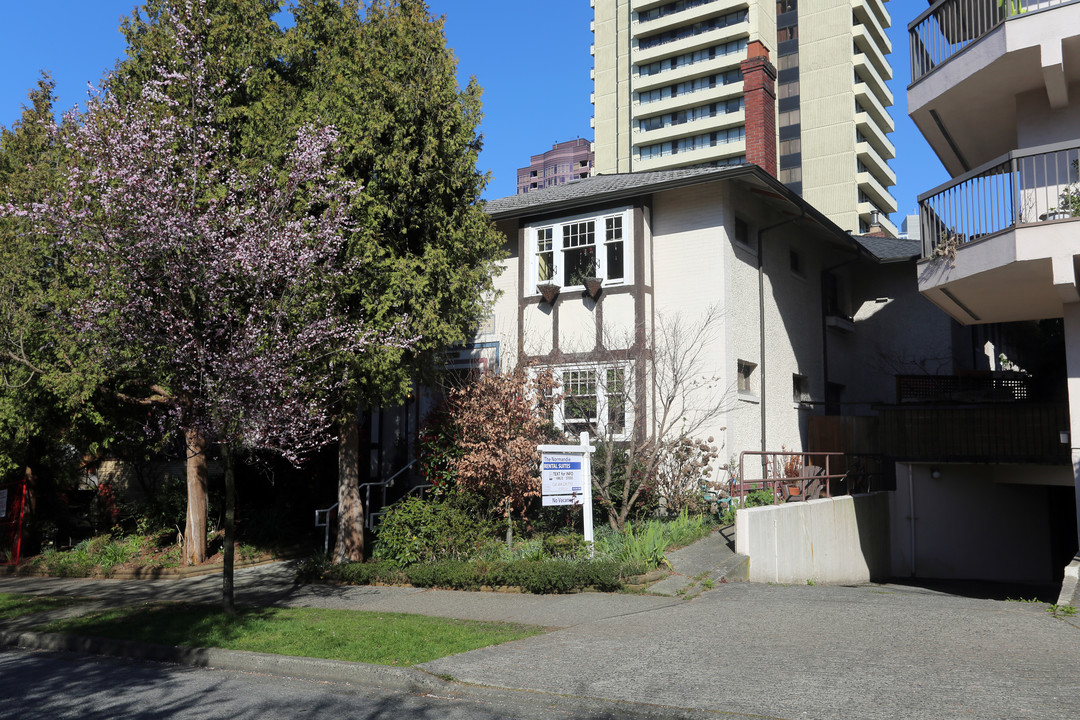 1425 Haro St in Vancouver, BC - Building Photo