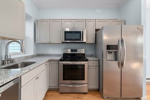 2 Woodbine St, Unit 1 Apartamentos