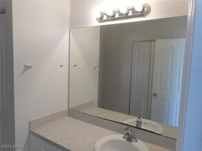 809 SE 5th Ave in Cape Coral, FL - Foto de edificio - Building Photo
