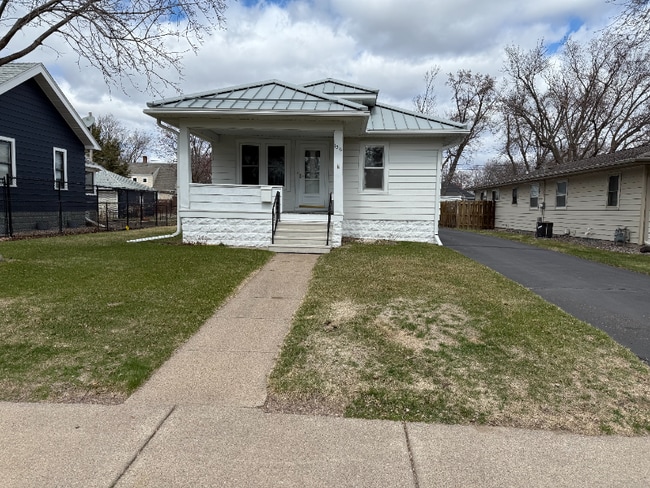 1316 Lyndale Ave in Eau Claire, WI - Building Photo - Building Photo
