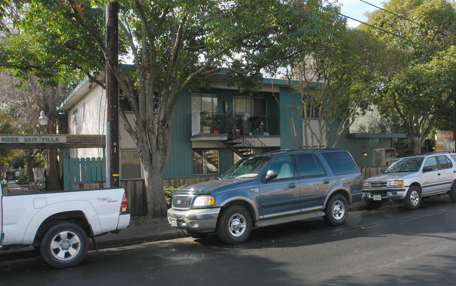 Rock Villa Apartments in Mountain View, CA - Building Photo - Building Photo