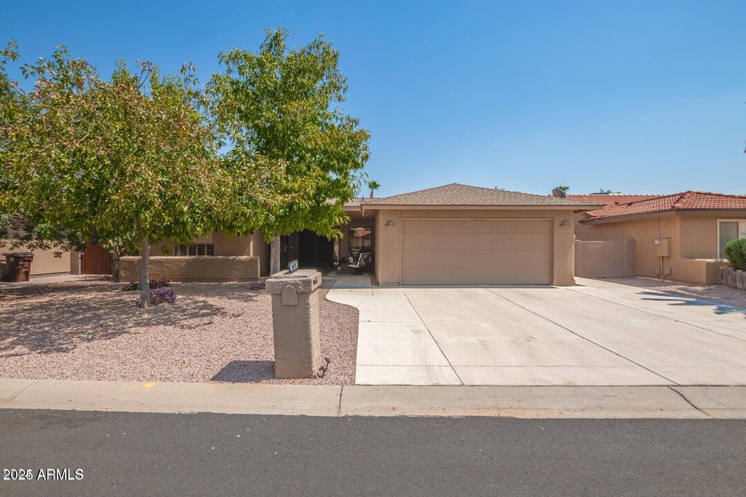 26033 S Hollygreen Dr in Sun Lakes, AZ - Building Photo