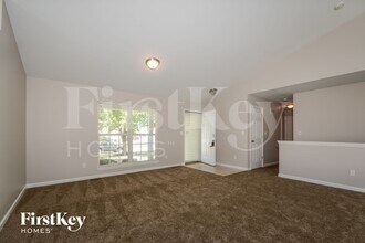 310 Rustic Oaks Dr in Wentzville, MO - Foto de edificio - Building Photo