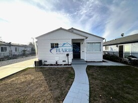 2449 Seabright Ave in Long Beach, CA - Building Photo