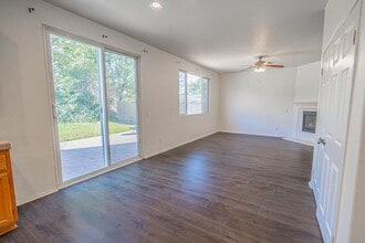 24198 Matthew Pl in Santa Clarita, CA - Building Photo - Building Photo