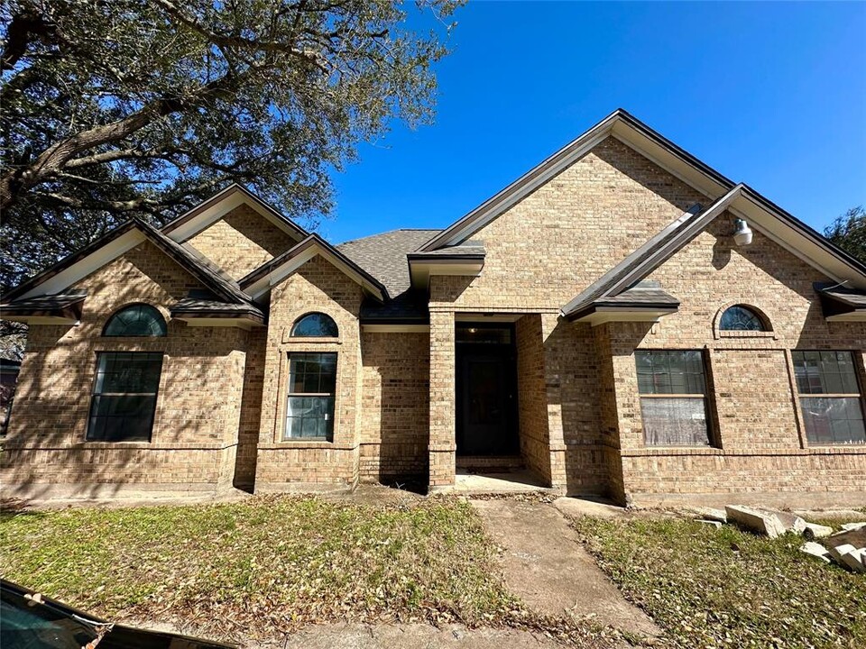 228 Blanchard St in Texas City, TX - Building Photo